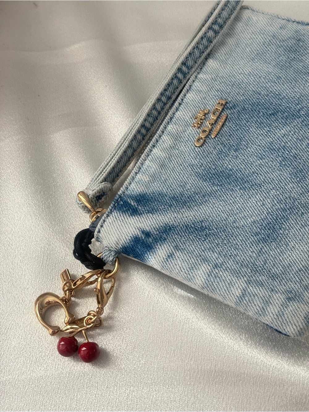 Coach Corner Zip Wristlet In Loved Denim With Charms CEF82 - Picture 3 of 5